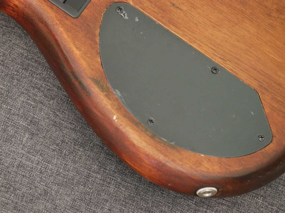 Cort B4 gitara basowa, Bartolini pickup