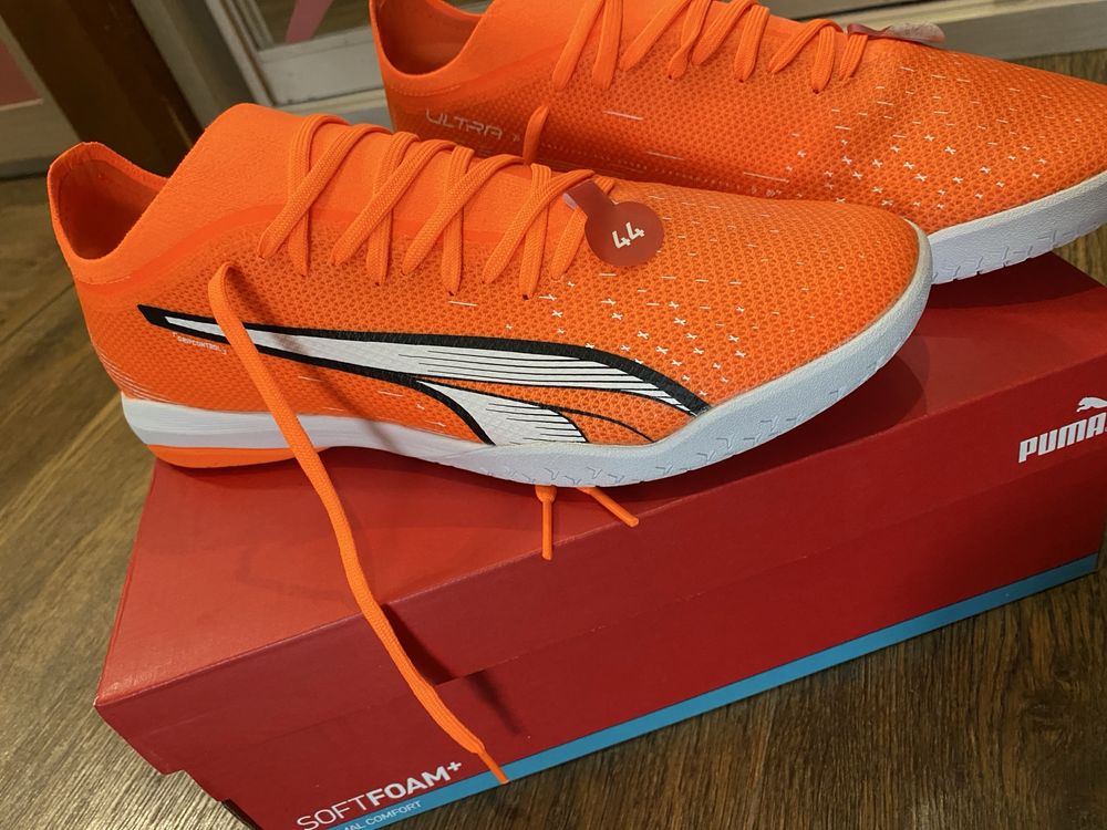 Нові футбольні кросівки Puma