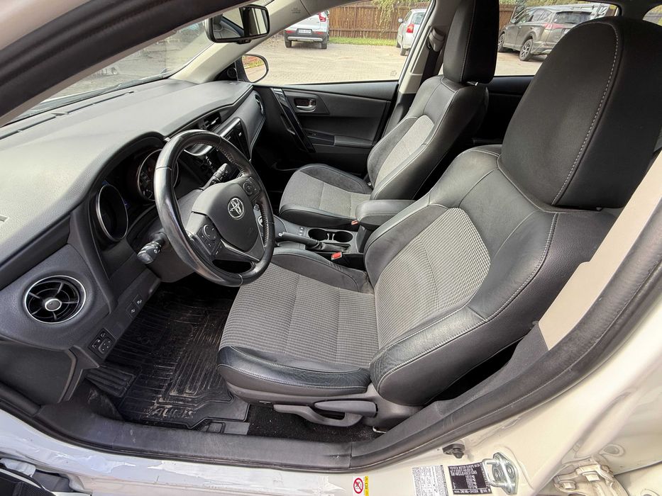 Toyota Auris Hybrid 1.8 • Panoramiczny dach • 2017 • 52 300 km