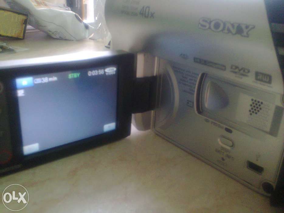 Продам видео камеру Sony DСR-DVD106Е