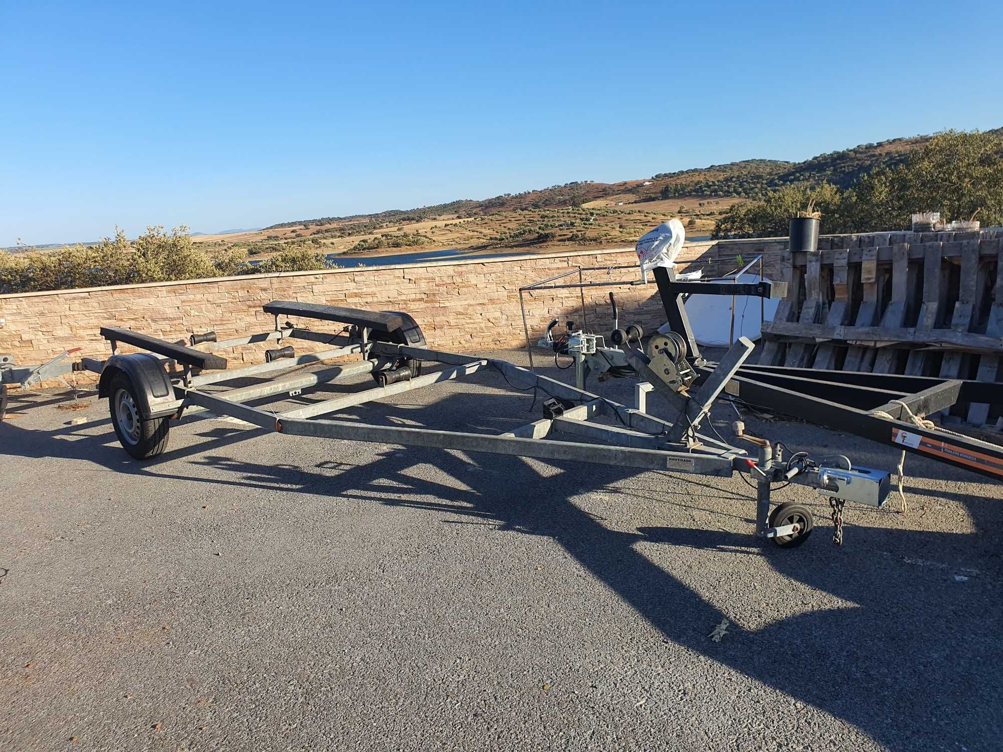 Barco Campion Allante com atrelado Mercruiser 145HP