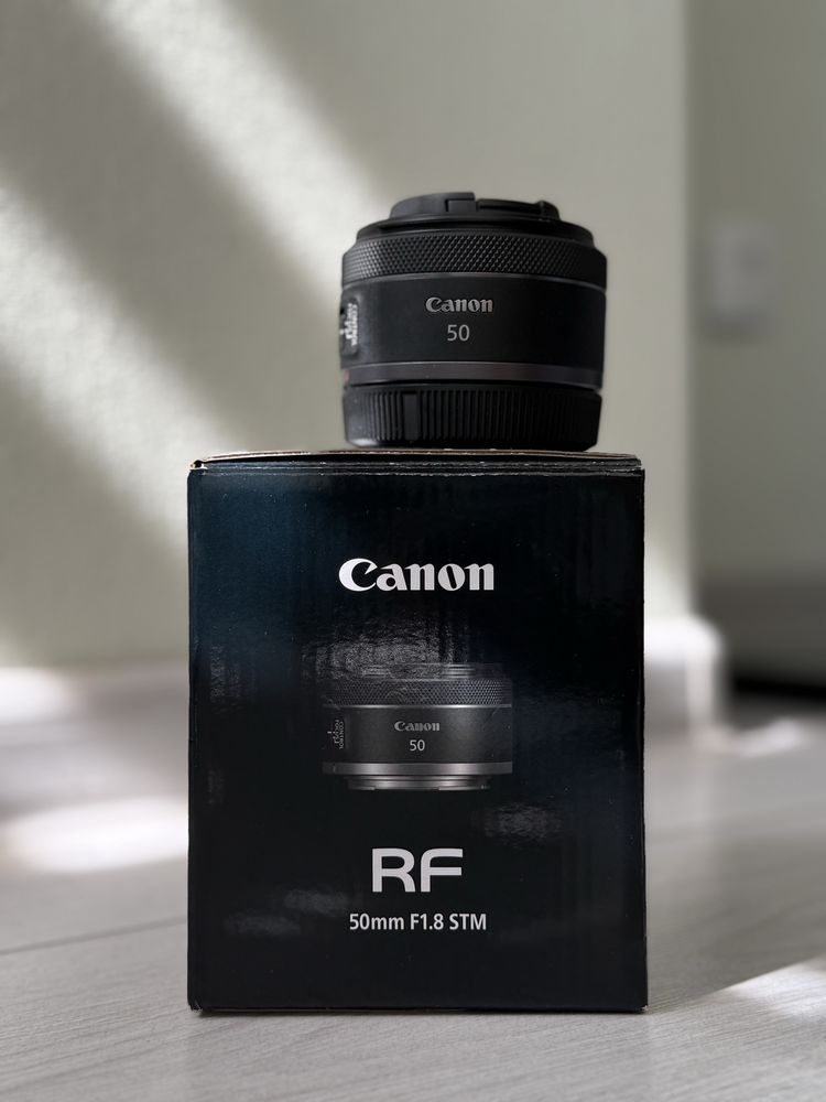 Обʼєктив Canon RF 50 mm F1.8 STM