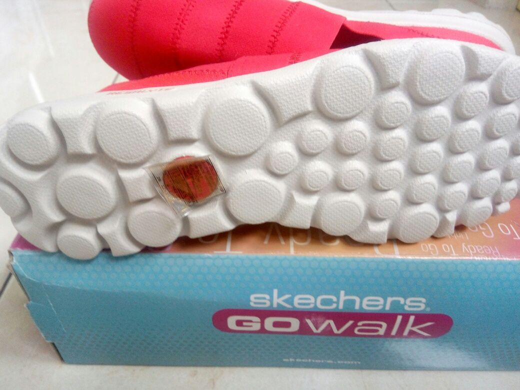 Слипоны Skechers.