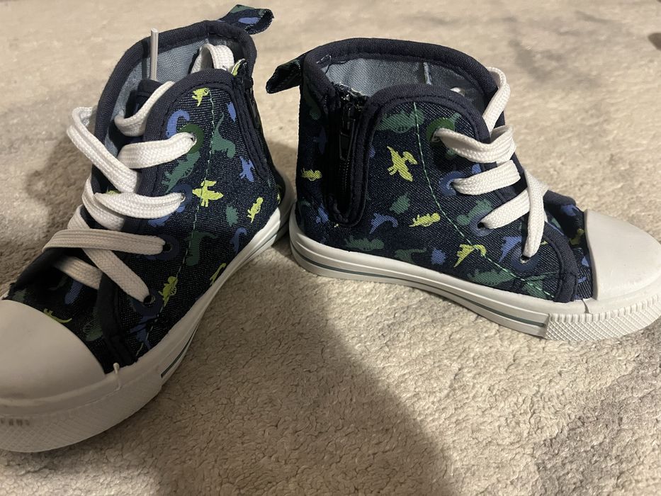 Trampki rozmiar 22 nowe