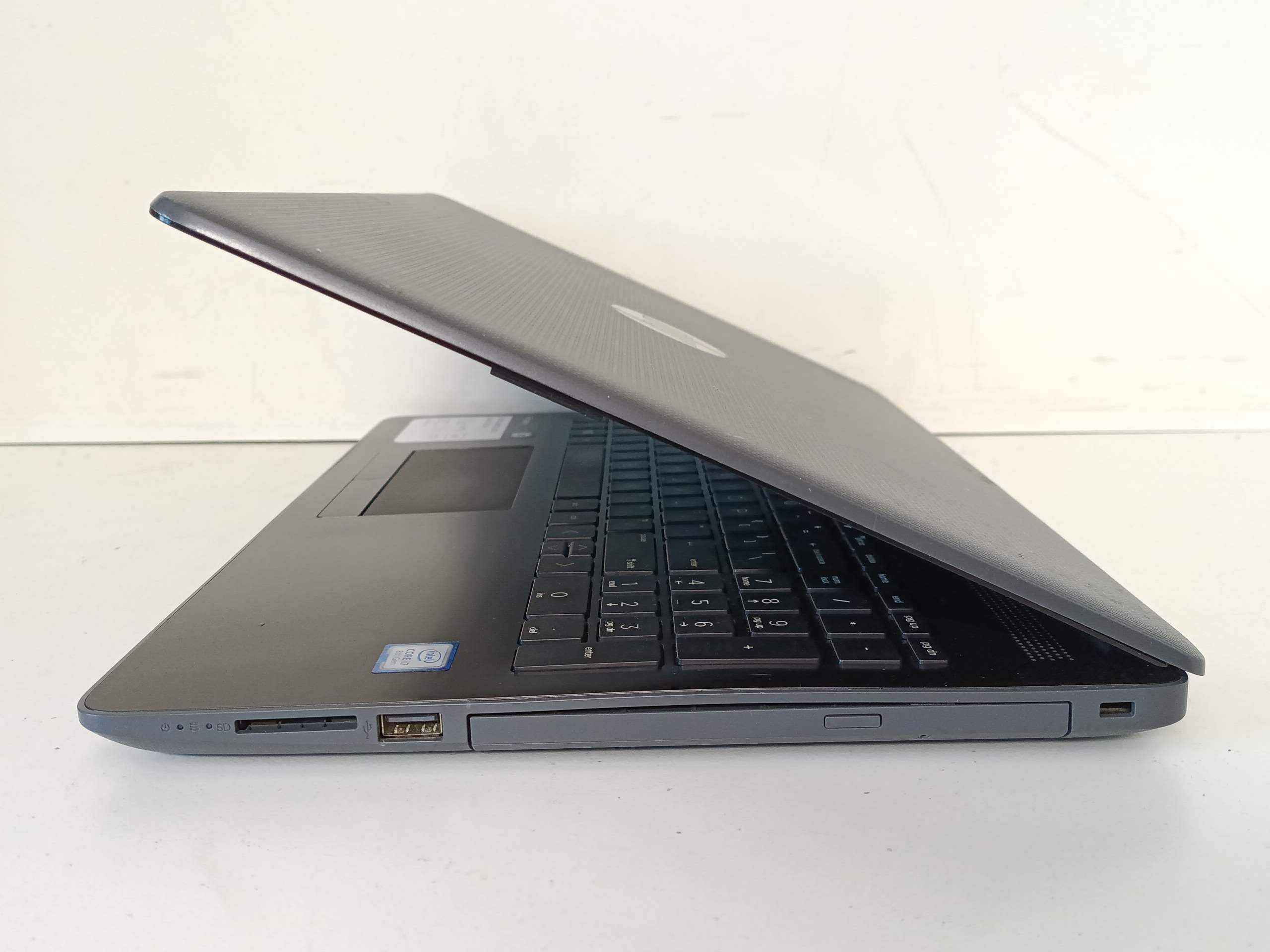Ноутбук HP 15.6"  i7-8550U 8Gb RAM 200Gb SSD