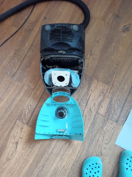 Пилосос Samsung в робочому стані.