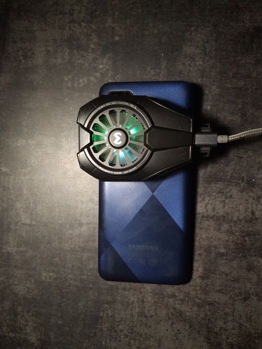 Кулер для телефона MEMO с меняющейся подсветкой-охлаждает и стильно