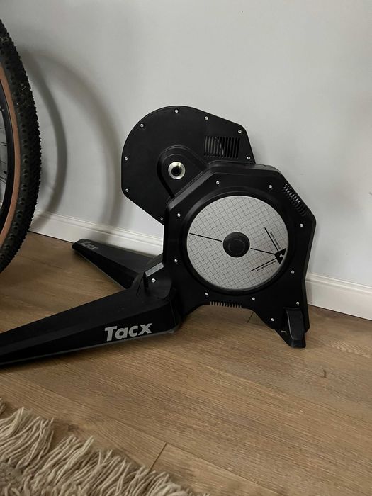 Trenażer rowerowy GARMINTacxFluxSSmart T2900S + miesiąc Tacx App/Swift