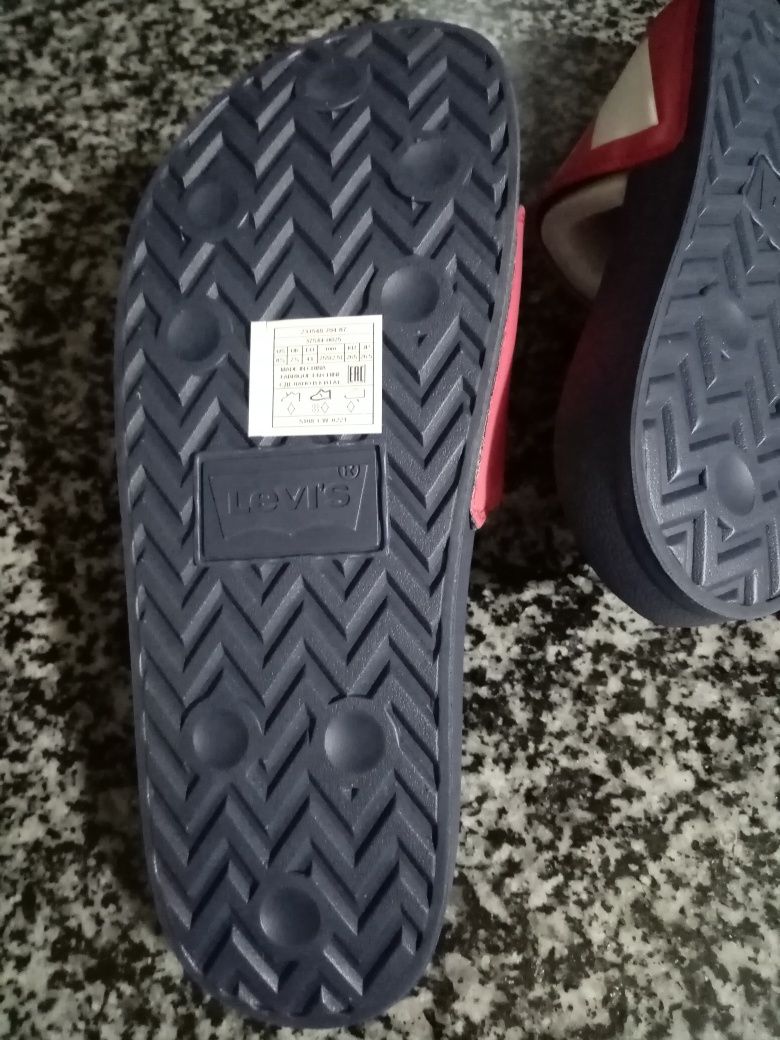 Chinelo Levi's disponível tam 41 e 42