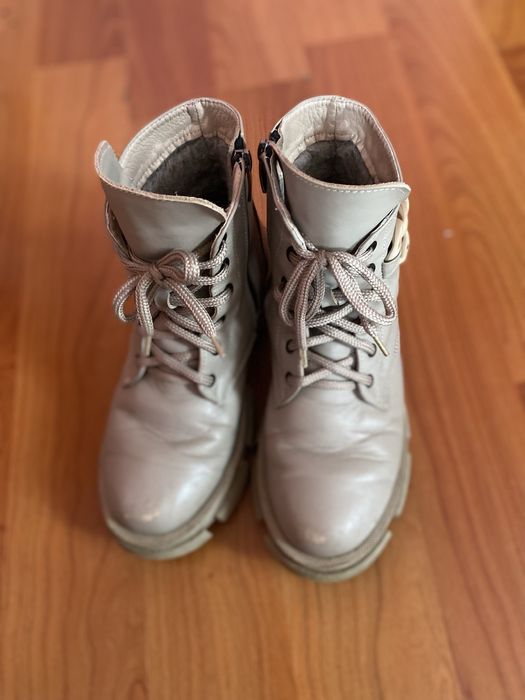 Чобітки 39 розміру