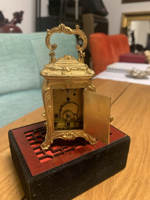 Zegarek w stylu wiktoriańskim z brązu