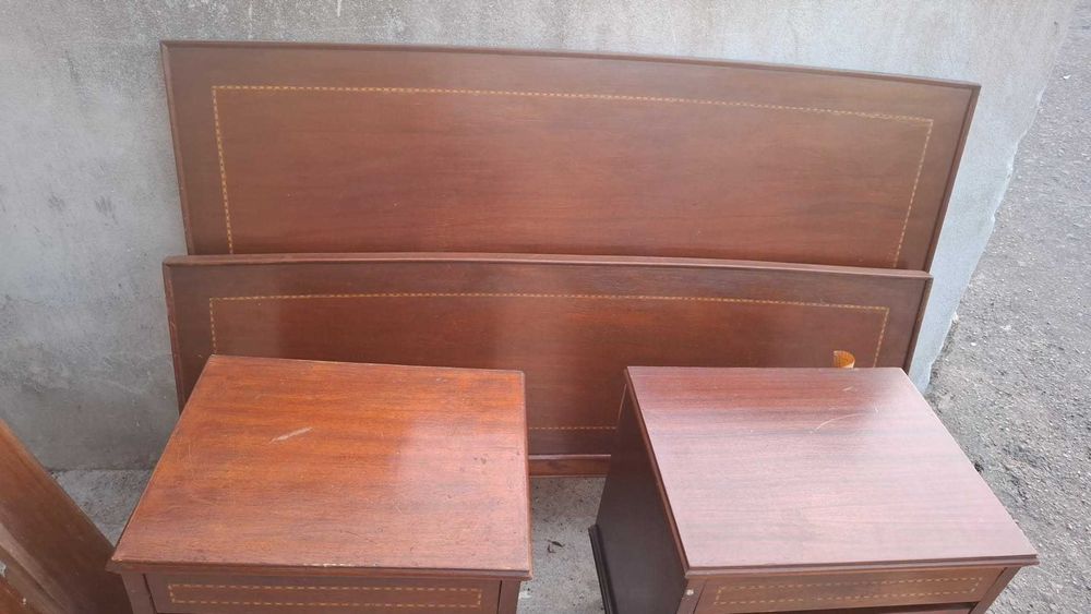 Cama com colchão e estrado
