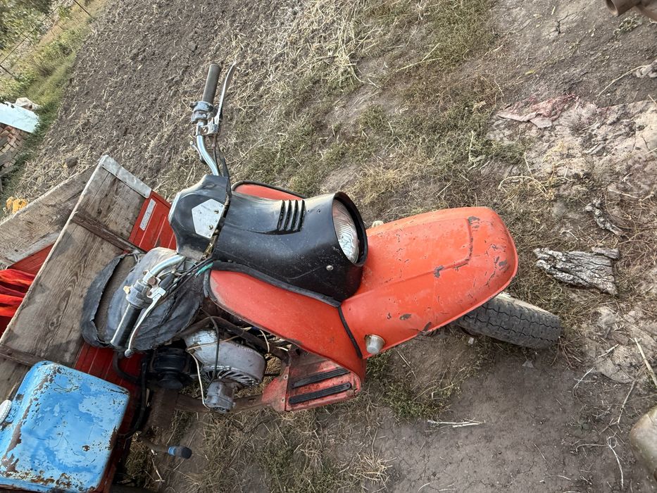 Продам  моторолер  стан непоганий .