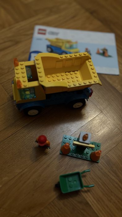 Конструктор LEGO City Будівельна вантажівка