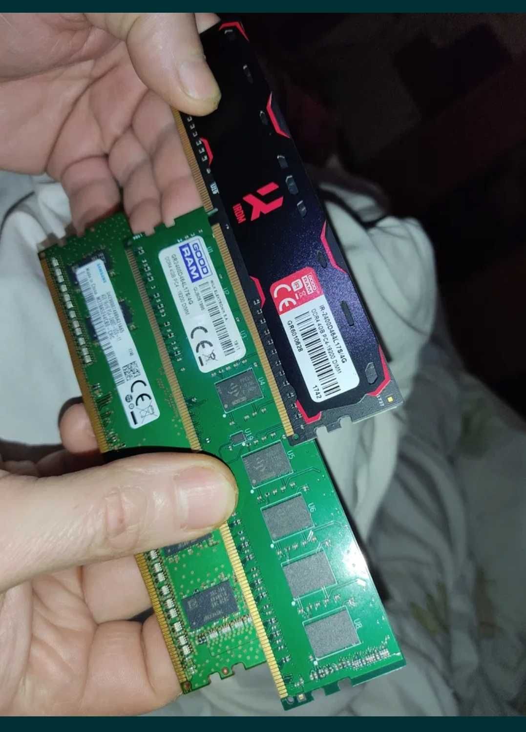 Оперативная память DDR4 4Gb  3 штуки