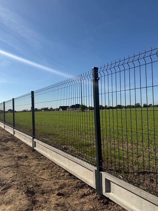 Ogrodzenie panelowe 1.23m x 2.50m drut 4mm plus podmurówka betonowa