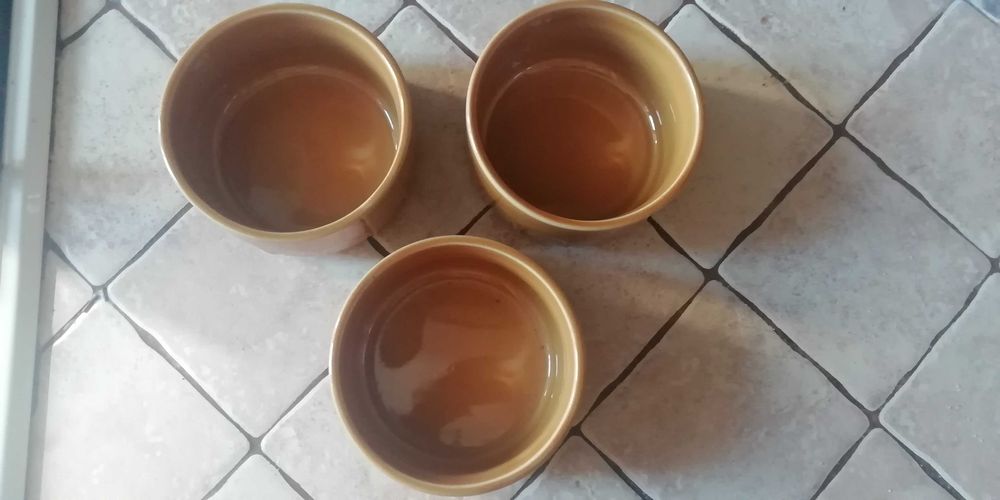 Cztery miseczki porcelit Pruszków