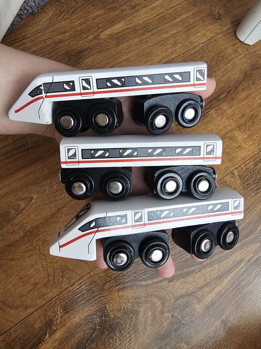 Поїзда від play tive