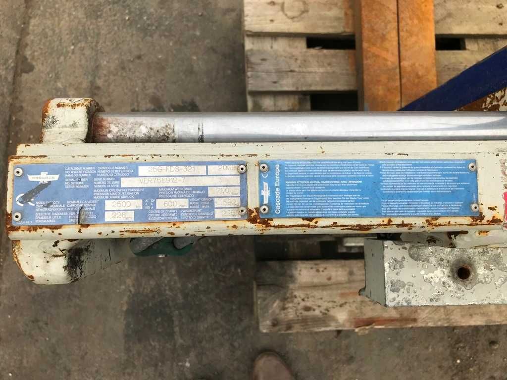 Podwójny paletyzer na dwie palety do wózka widłowego - CASCADE 2500kg