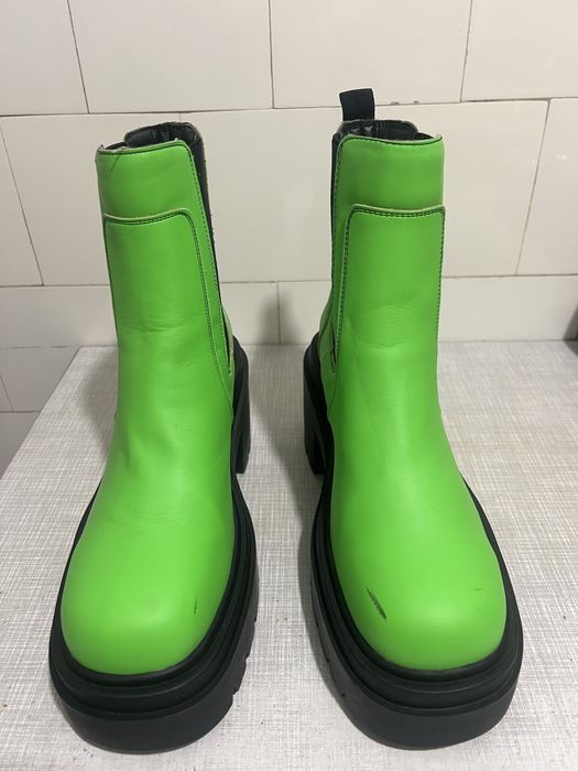 Продаю напів черевички в ідеальному стані,одягала лише два рази.Нажаль