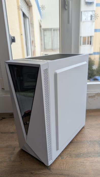 Caixa ATX Kolink Void White RGB Tempered Glass Branca