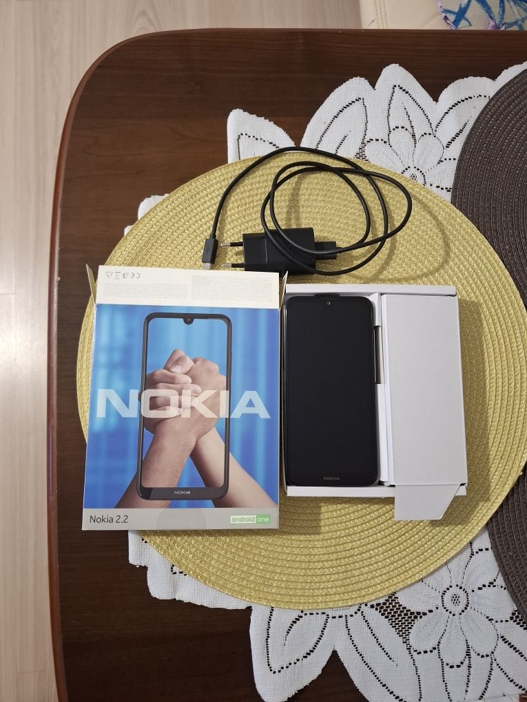 Nokia 2.2 (pudełko, ładowarka)