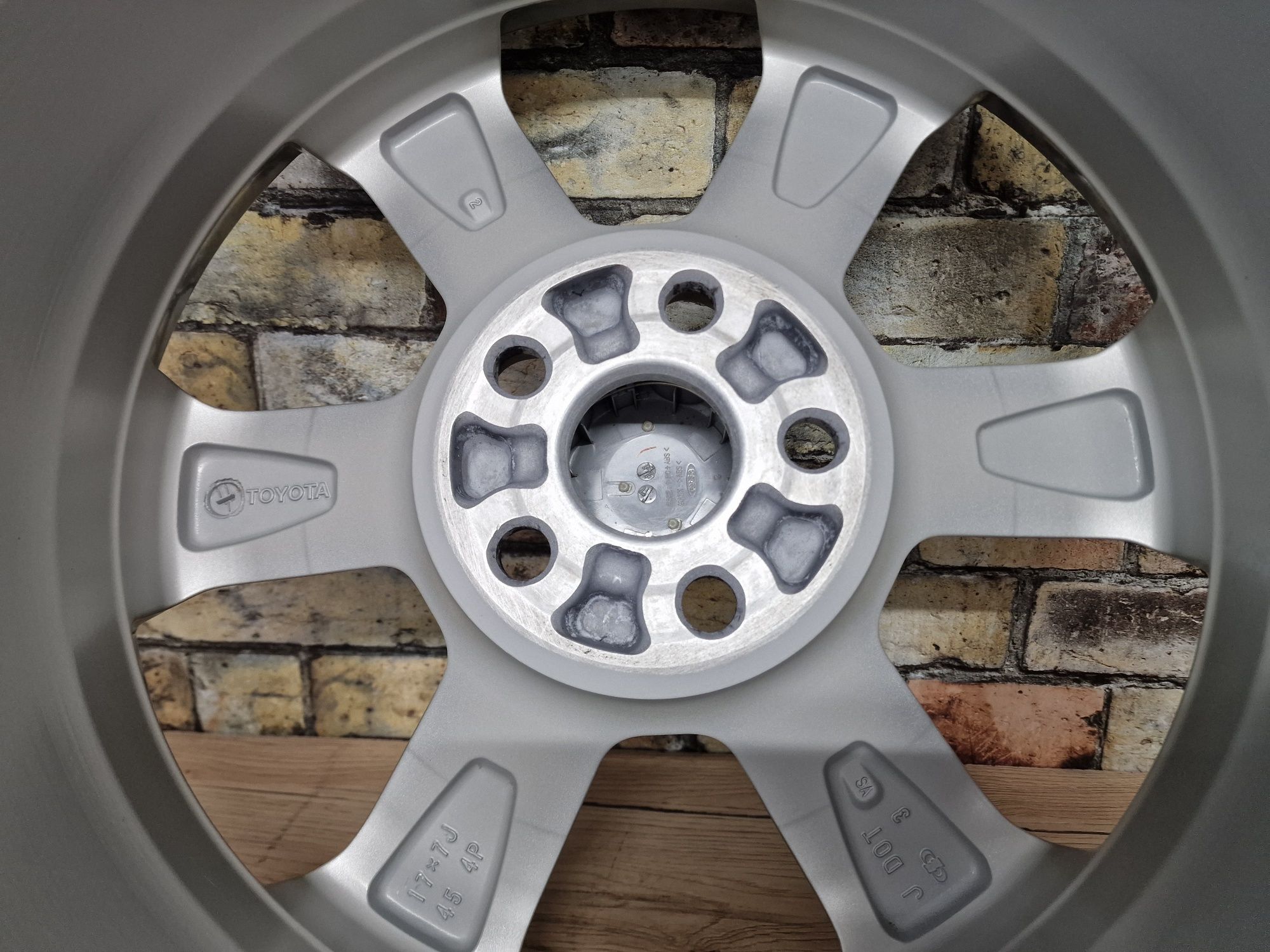 Felgi 17' 5x114,3 TOYOTA Auris Avensis Camry C-HR Corolla RAV-4 Prius