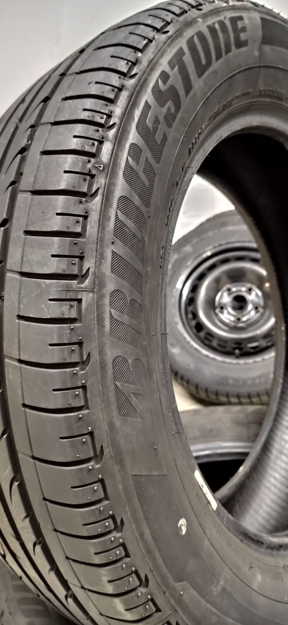 Резина R-18 235/60 103V "Bridgestone" DUELER H/P sport, шини