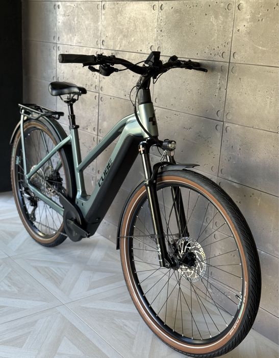 Електровелосипед міський Cube Kathmandu гарний стан