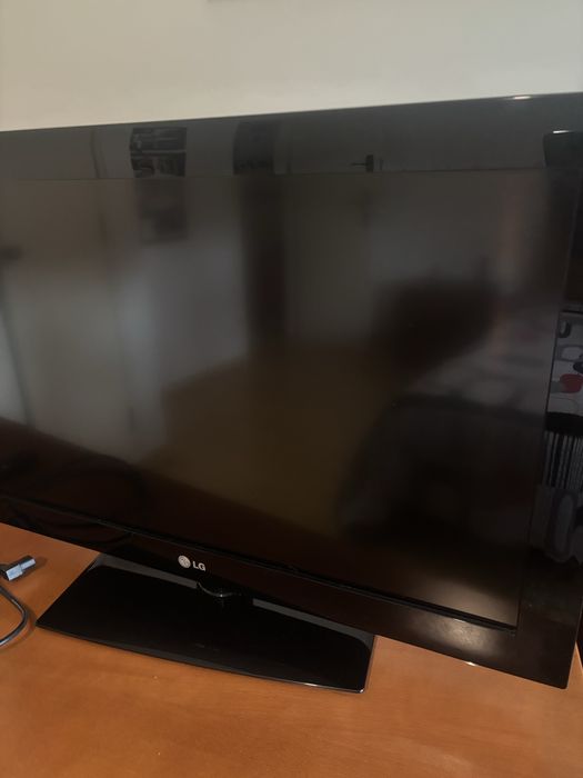 TV LG 32” — Modelo 32LD450