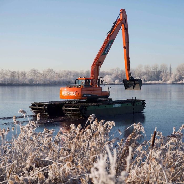 Плавающий экскаватор амфібія. Очистка водойми. Плаваючий екскаватор.