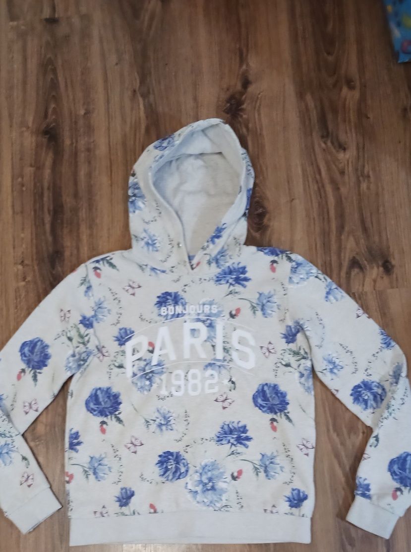 Bluza dla dziewczynki  z kapturem.