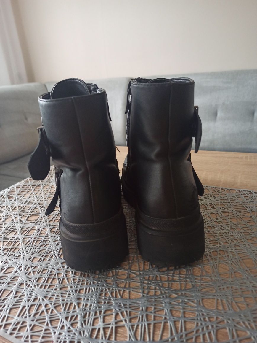 Czarne buty DeeZee rozm. 38