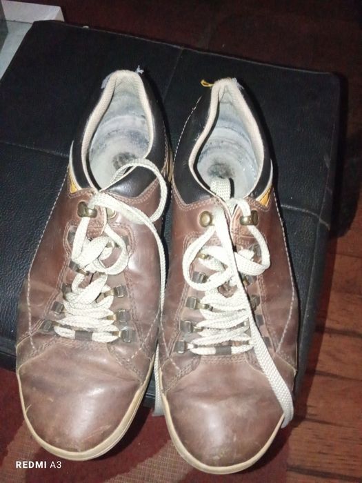 Sapatos cat em bom estado