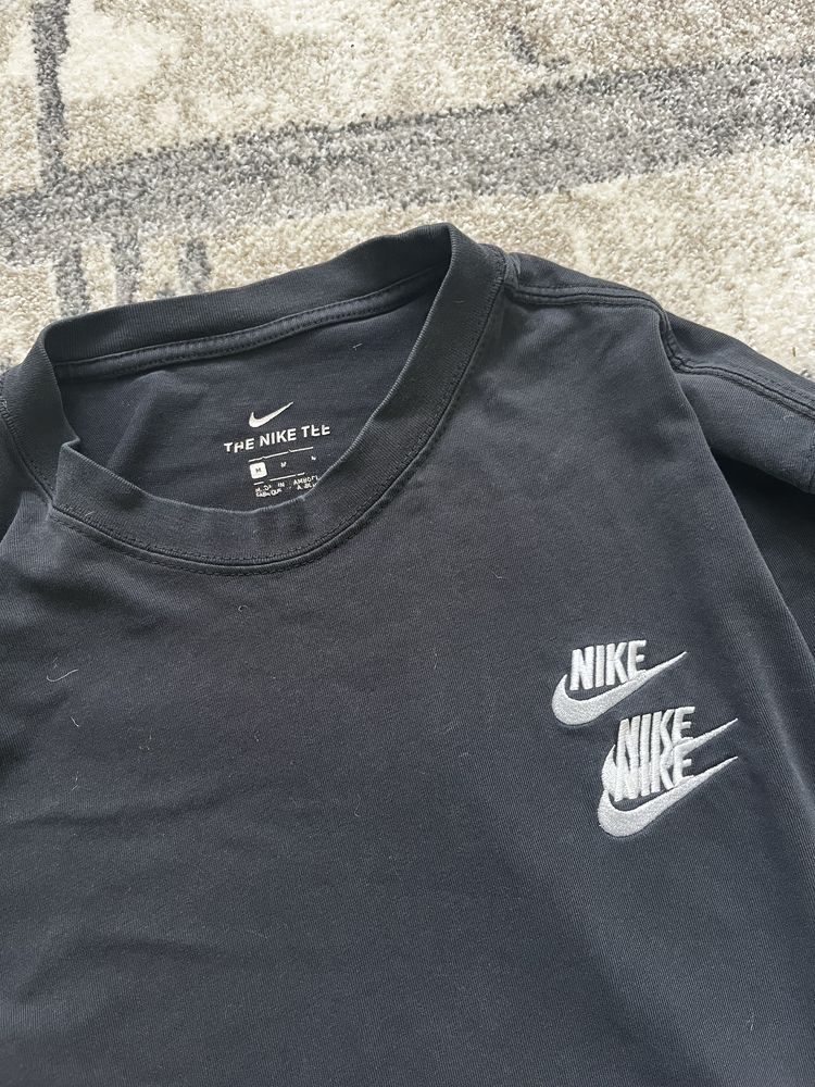 Футболка Nike з інтересним принтом ( М)