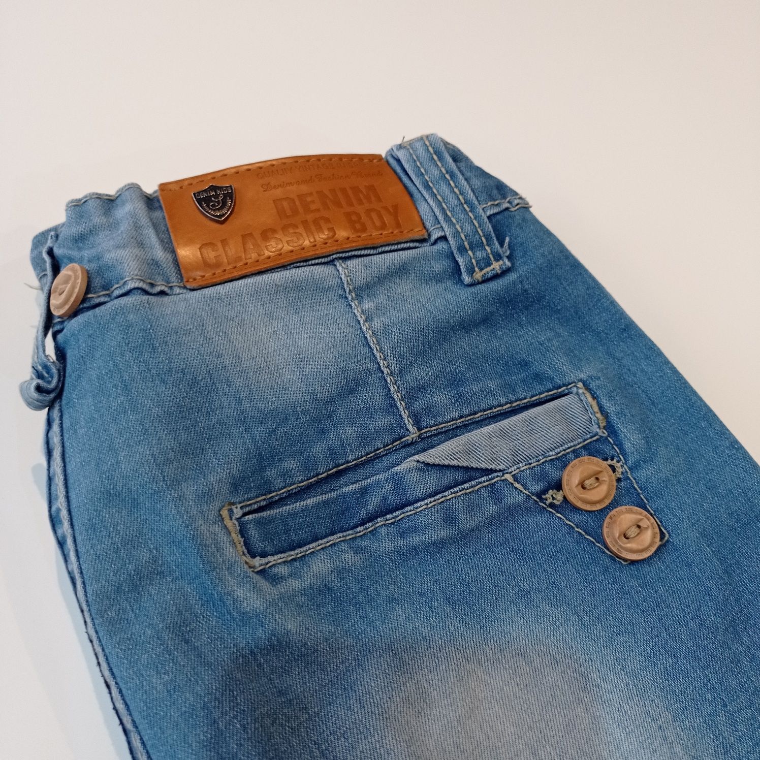 Spodnie chłopięce jeansowe jeansy szelki 128 Nowe