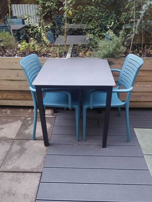 Mesas e cadeiras de jardim
