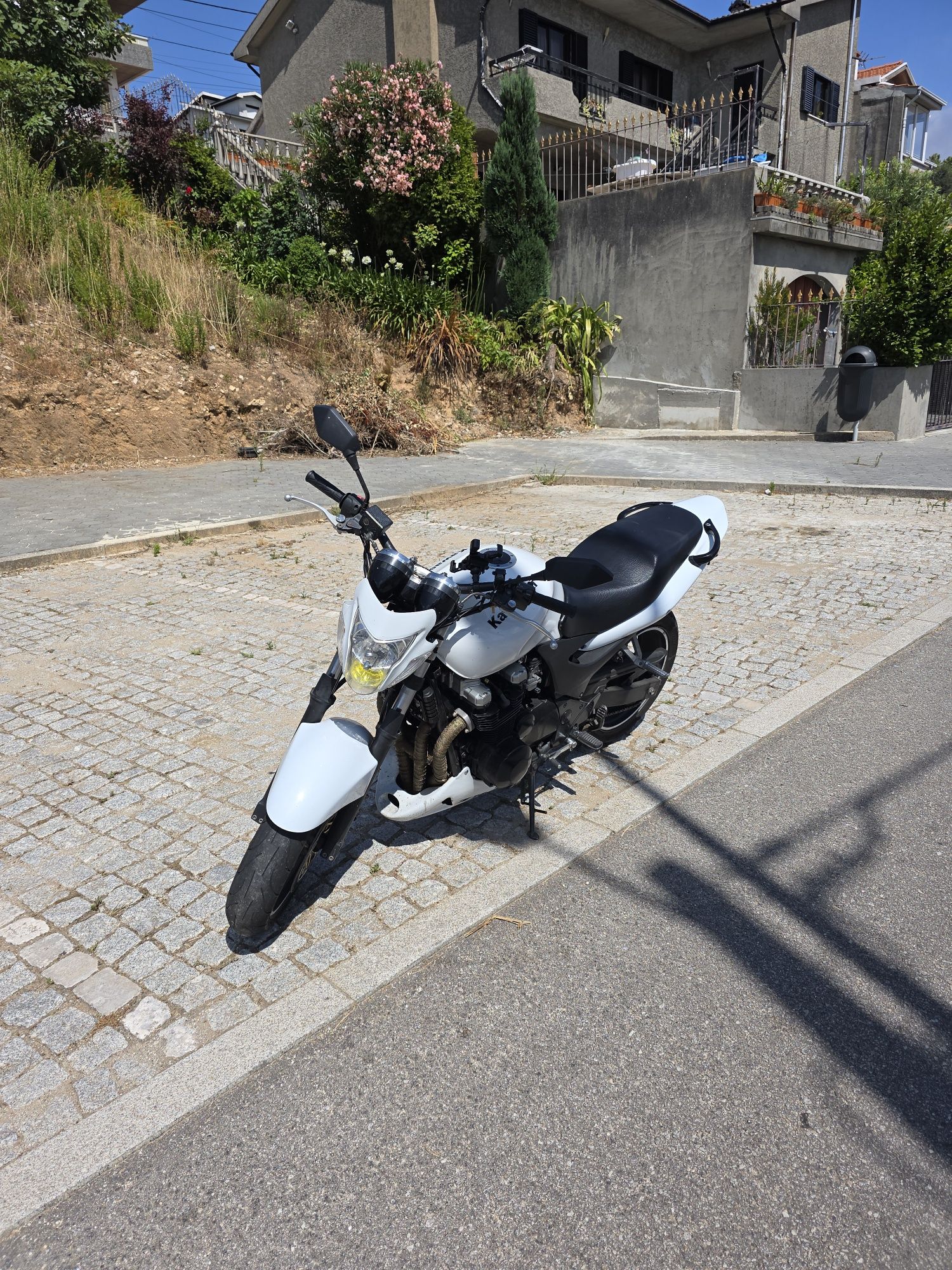 Kawasaki  ZR750F