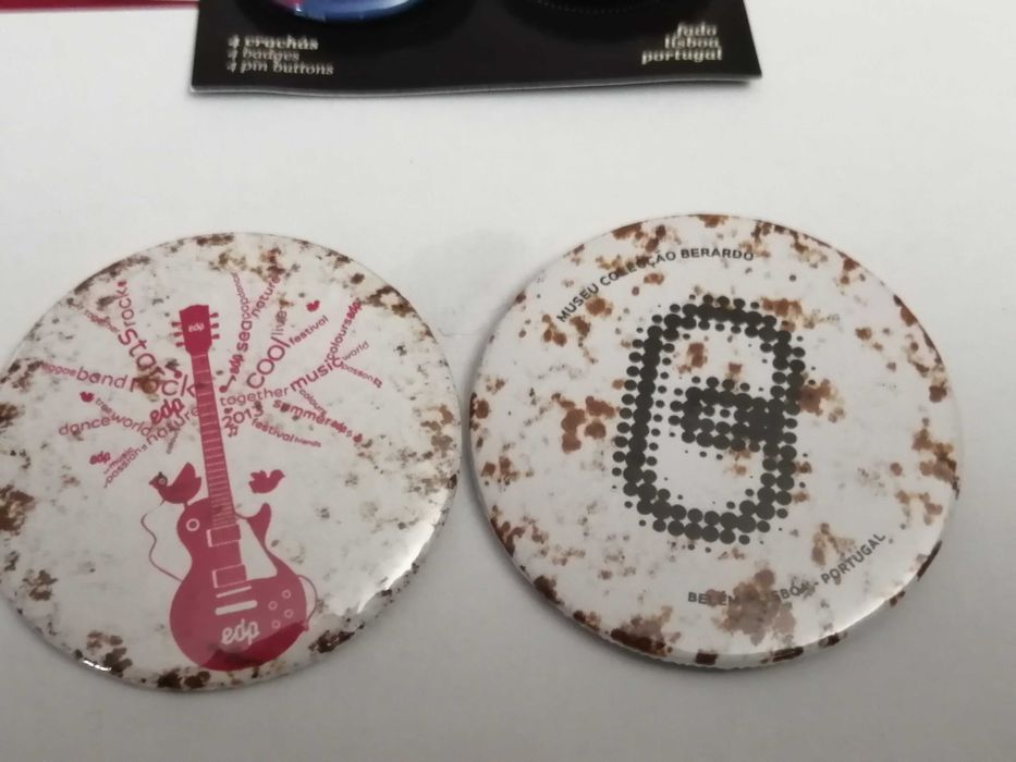 Crachats/pins esmaltados com alfinete de dama atrás