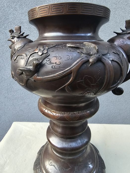 Japońska waza z brązu z okresu Meiji