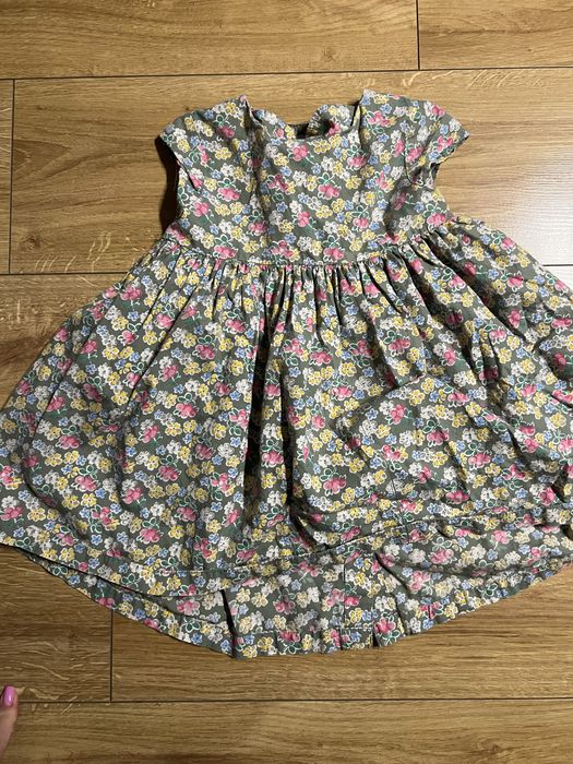 Sprzedam dwie sukienki na 1,5 roku - 2 lata