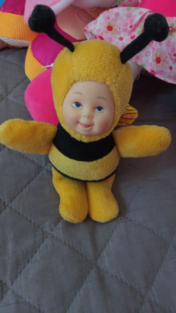 Maskotki Minnie Masha pszczółka Anne geddes