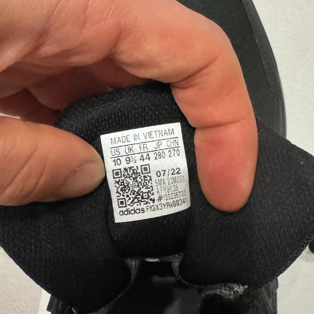 Нові зимові ботінки Adidas Terrex Gore Tex чорні 44 і 45 розмір