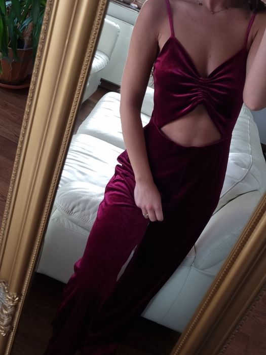 Bordowy długi welurowy kombinezon z szerokimi nogawkami na imprezę L