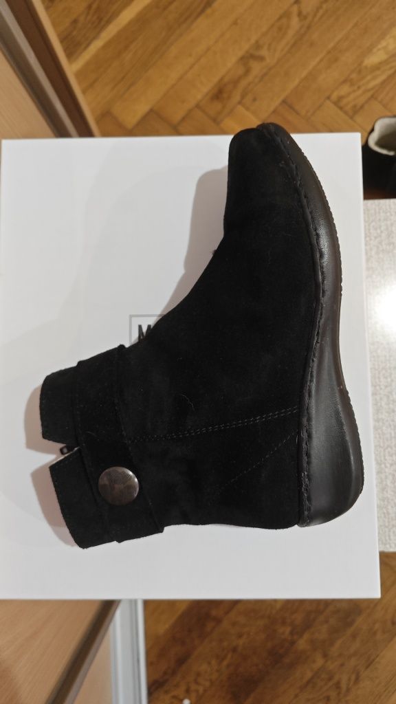 Зимові жіночі замшеві чорні черевики на танкетці Inblu DL02C1