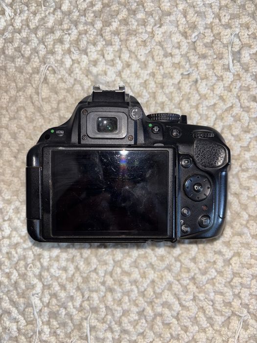 Câmara Nikon D5200 DSLR – Só corpo + acessórios