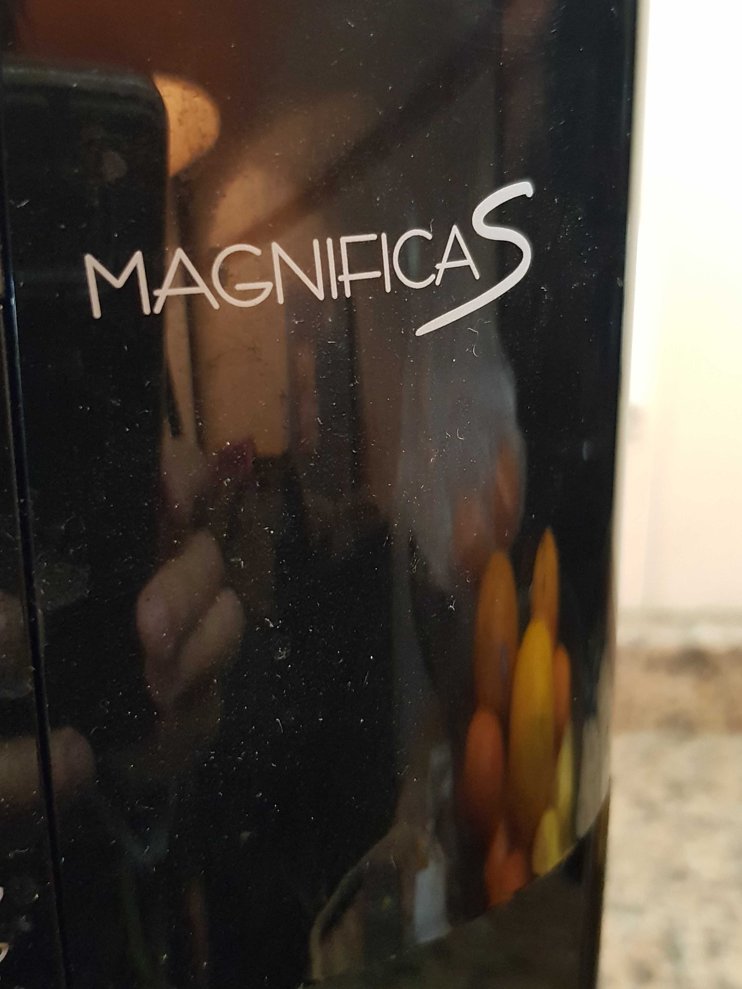 Vendo maquina de café Delonghi como nova.