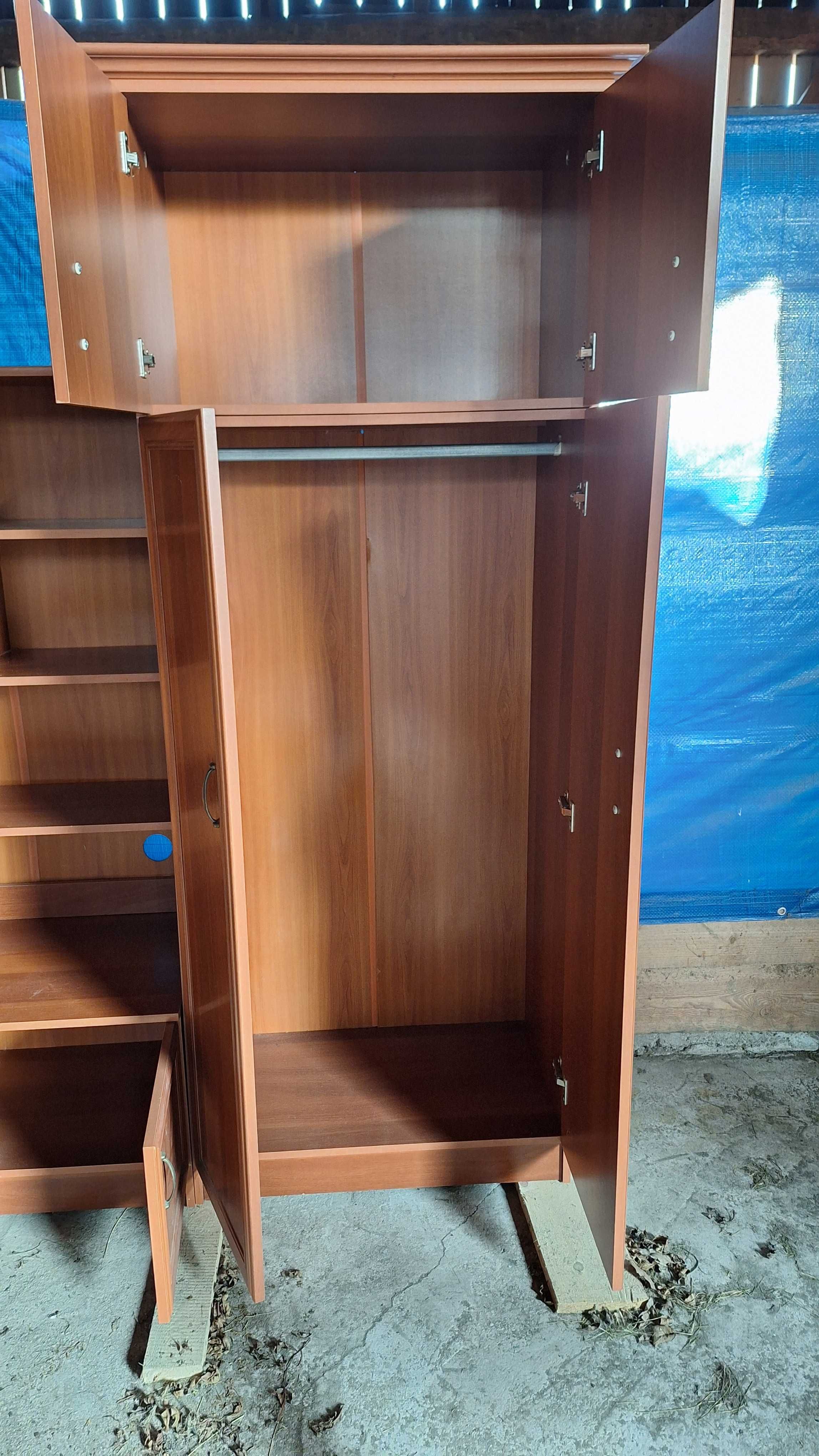 Komplet mebli do salonu / Meblościanka