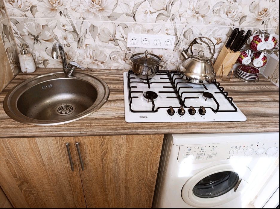 Жд .вогзал , Привоз , свет не отключают,от собственника Двухкомнатная