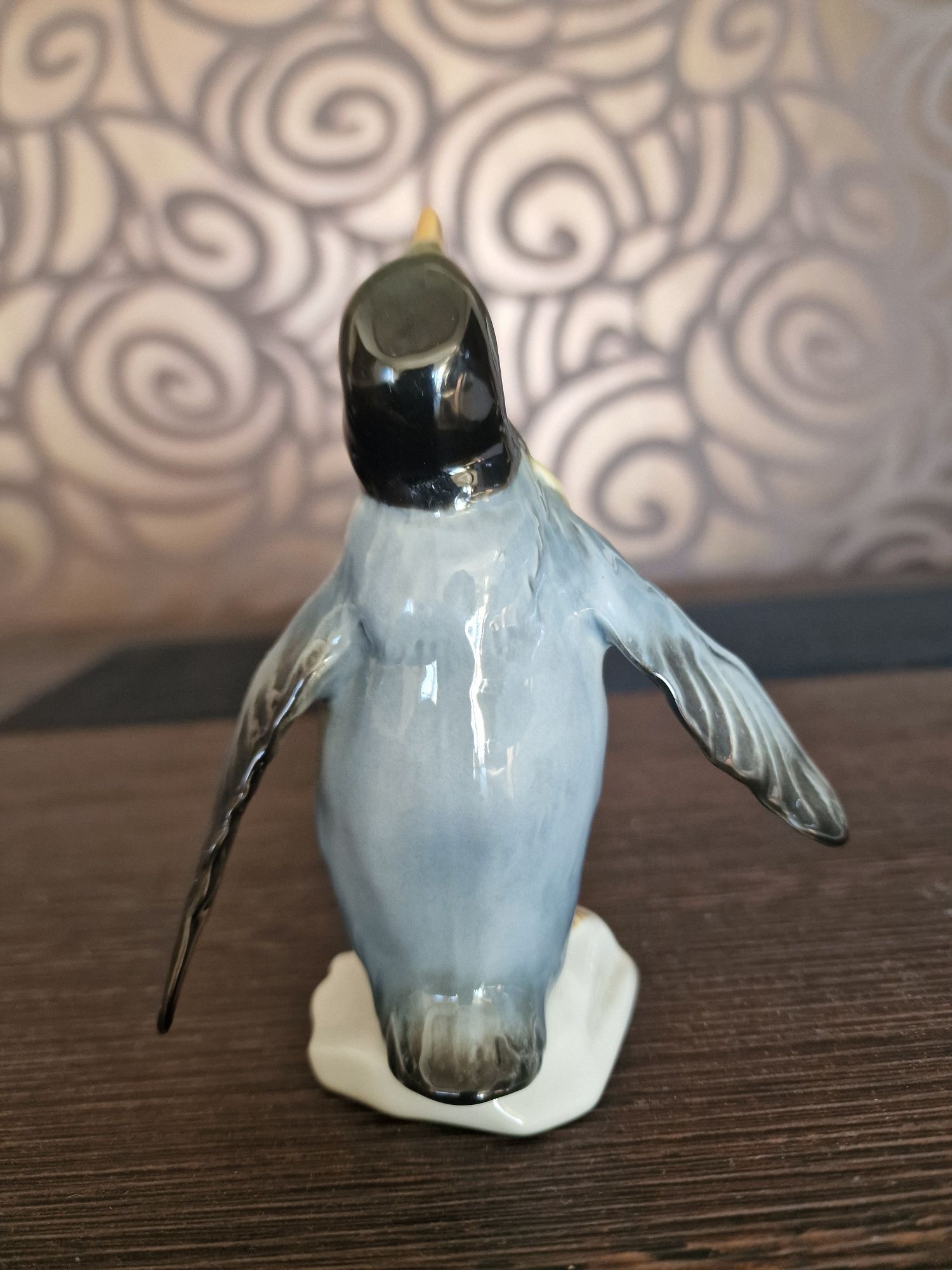 Pingwin figurka z porcelany Karl ENS